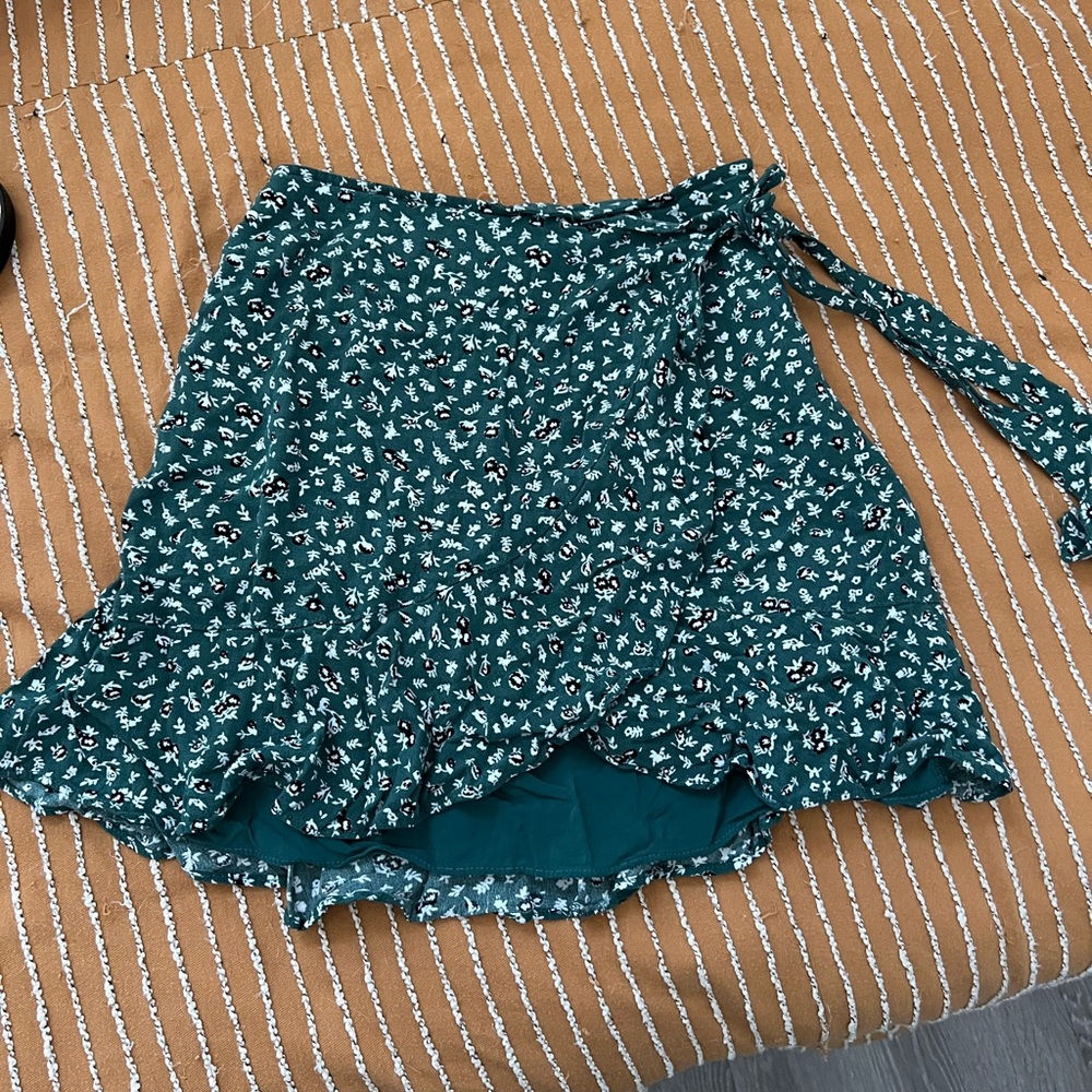 Abercrombie & Firth green floral mini skirt